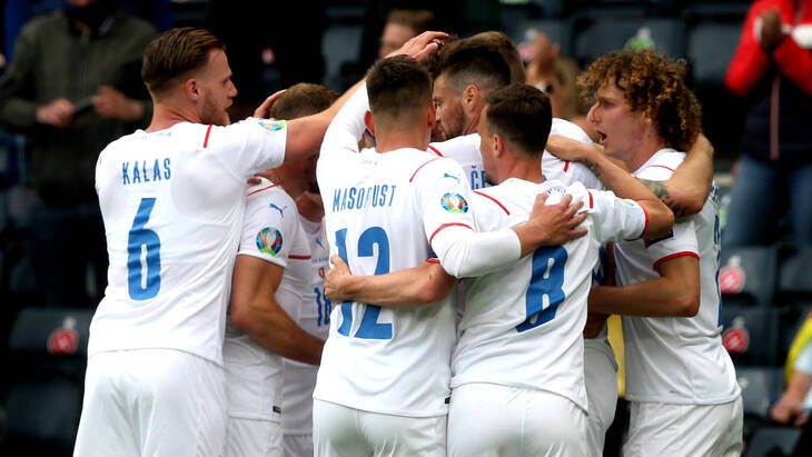 Чехия в первом туре обыграла Шотландию благодаря дублю Патрика Шика