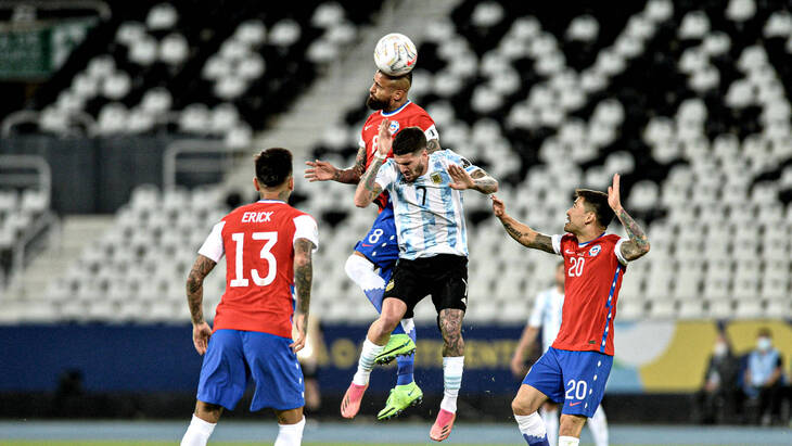 Сборная Чили в первом туре сыграла вничью с Аргентиной (1:1)