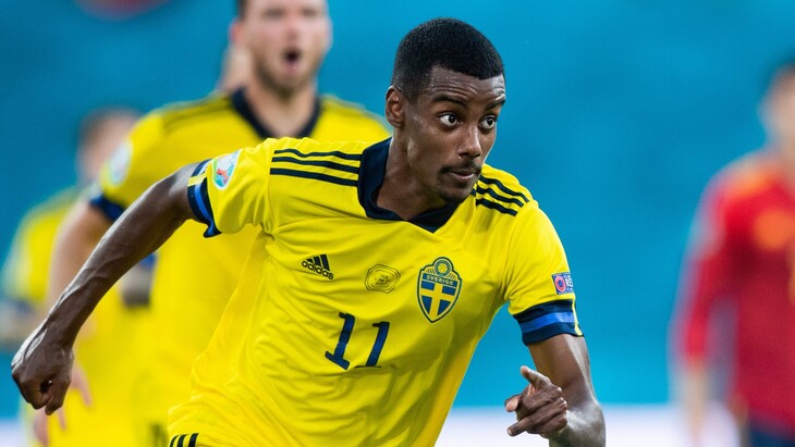 Александер Исак