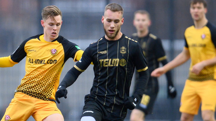 Милош Кратохвил (в черном)