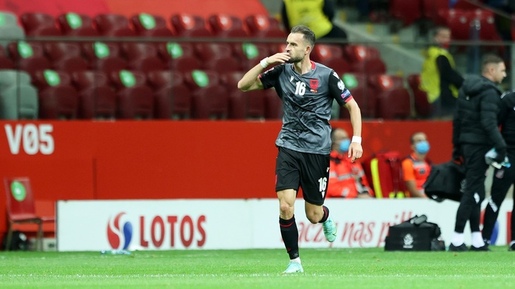 Албания идет на втором месте