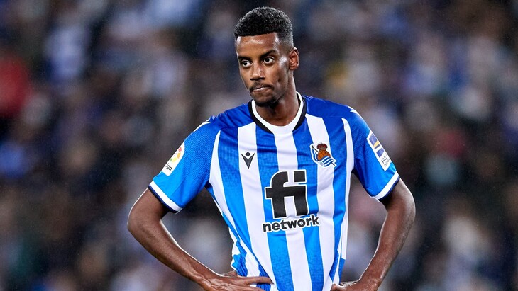 Александер Исак