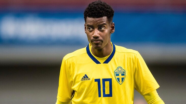 Александер Исак