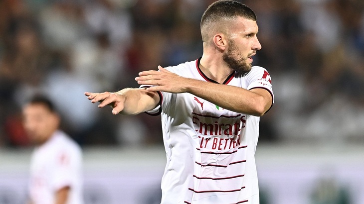 «Милан» набрал четыре очка