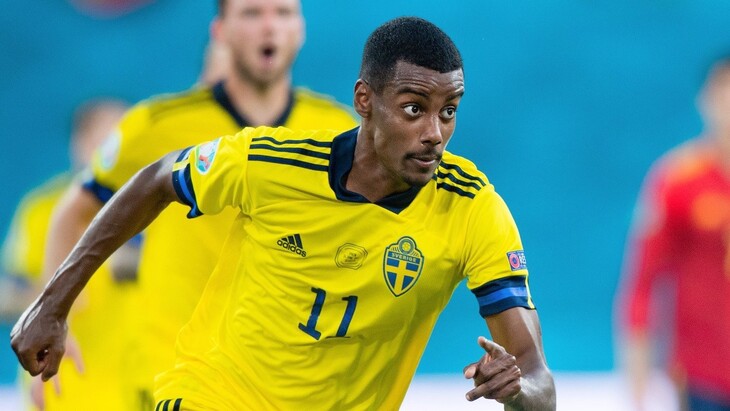 Александер Исак