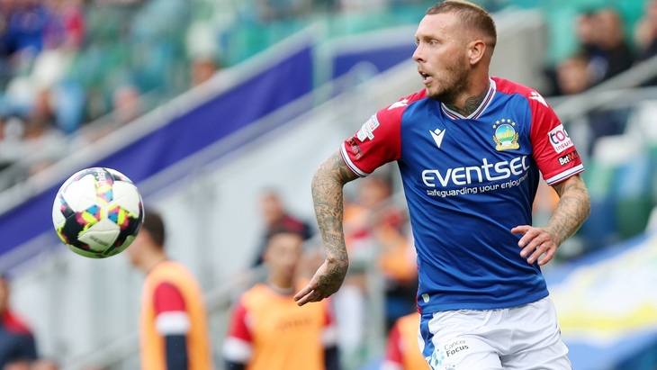 «Линфилд» выиграл первый матч