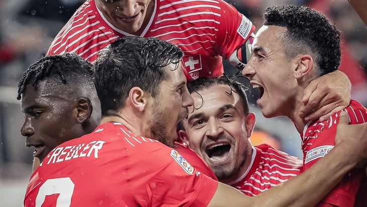 Швейцария лидирует в группе