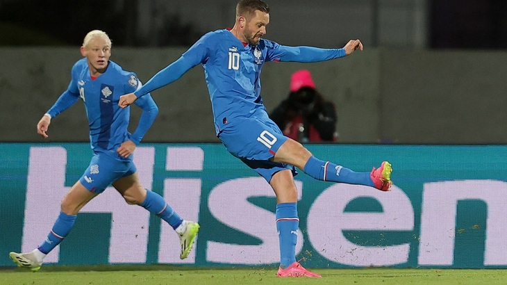 Исландия — фаворит матча