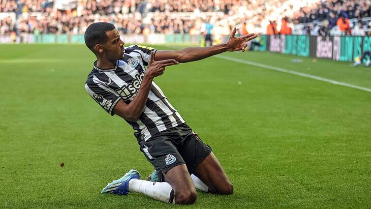 Александер Исак