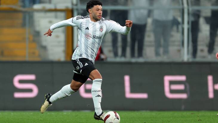 Алекс Окслейд-Чемберлен сейчас выступает за «Бешикташ»