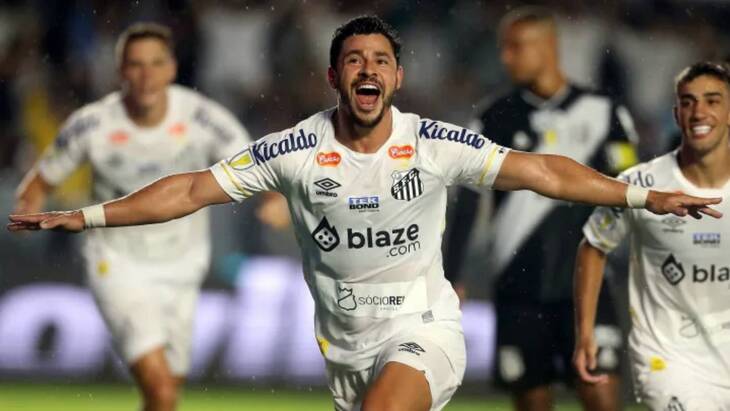 Экс-игрок «Зенита» Жулиано сейчас играет за «Сантос»