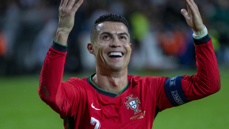 Криштиану Роналду — нападающий сборной Португалии