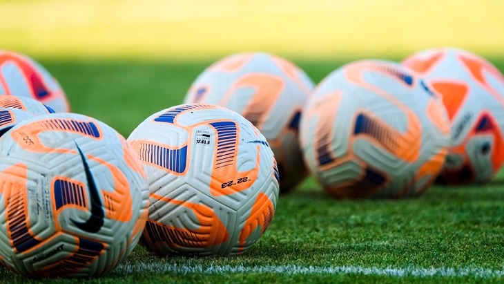 Футбольные мячи