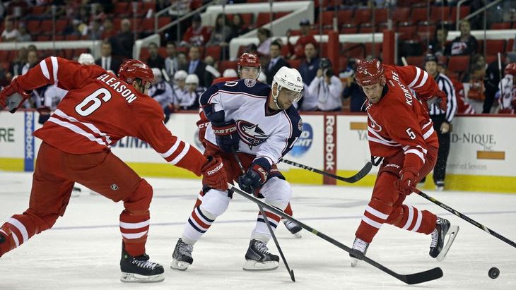 борьба в матче «Коламбус» – «Каролина»