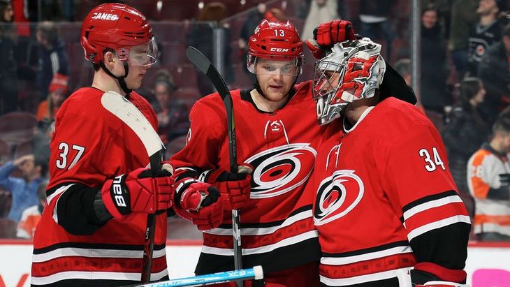 Андрей Свечников (слева), «Каролина»