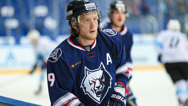 Хоккеист «Нефтехимика»