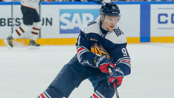 Максим Карпов