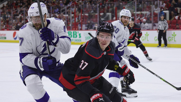 Первый матч между «Каролиной» и «Тампой»