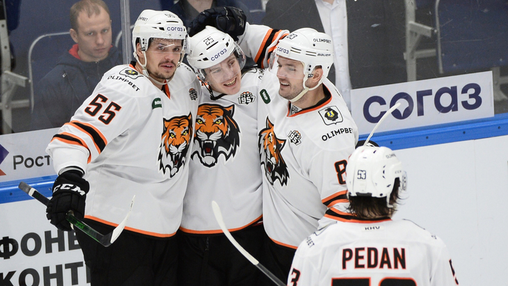 «Амур» в матче с «Торпедо»