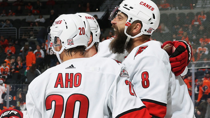 «Каролина» в игре с «Филадельфией»