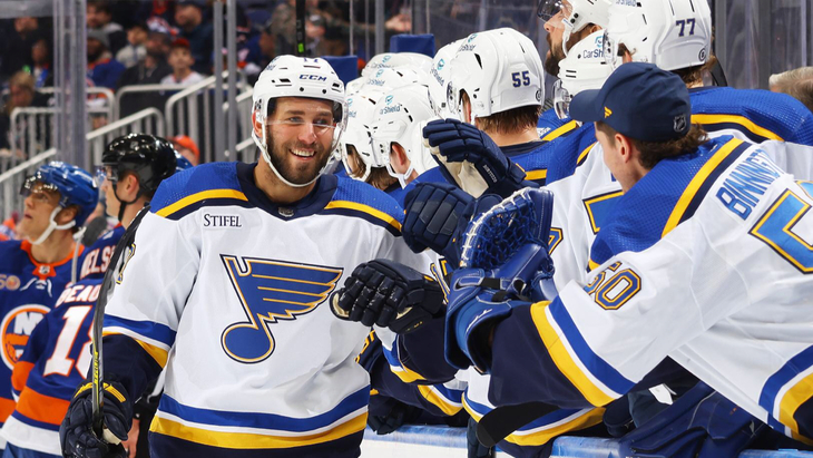 Джош Ливо празднует гол в ворота «Айлендерс»