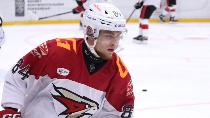 Михаил Гуляев — защитник «Авангарда»