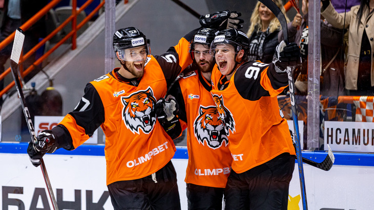 «Амур» в матче с «Шанхай Дрэгонс»